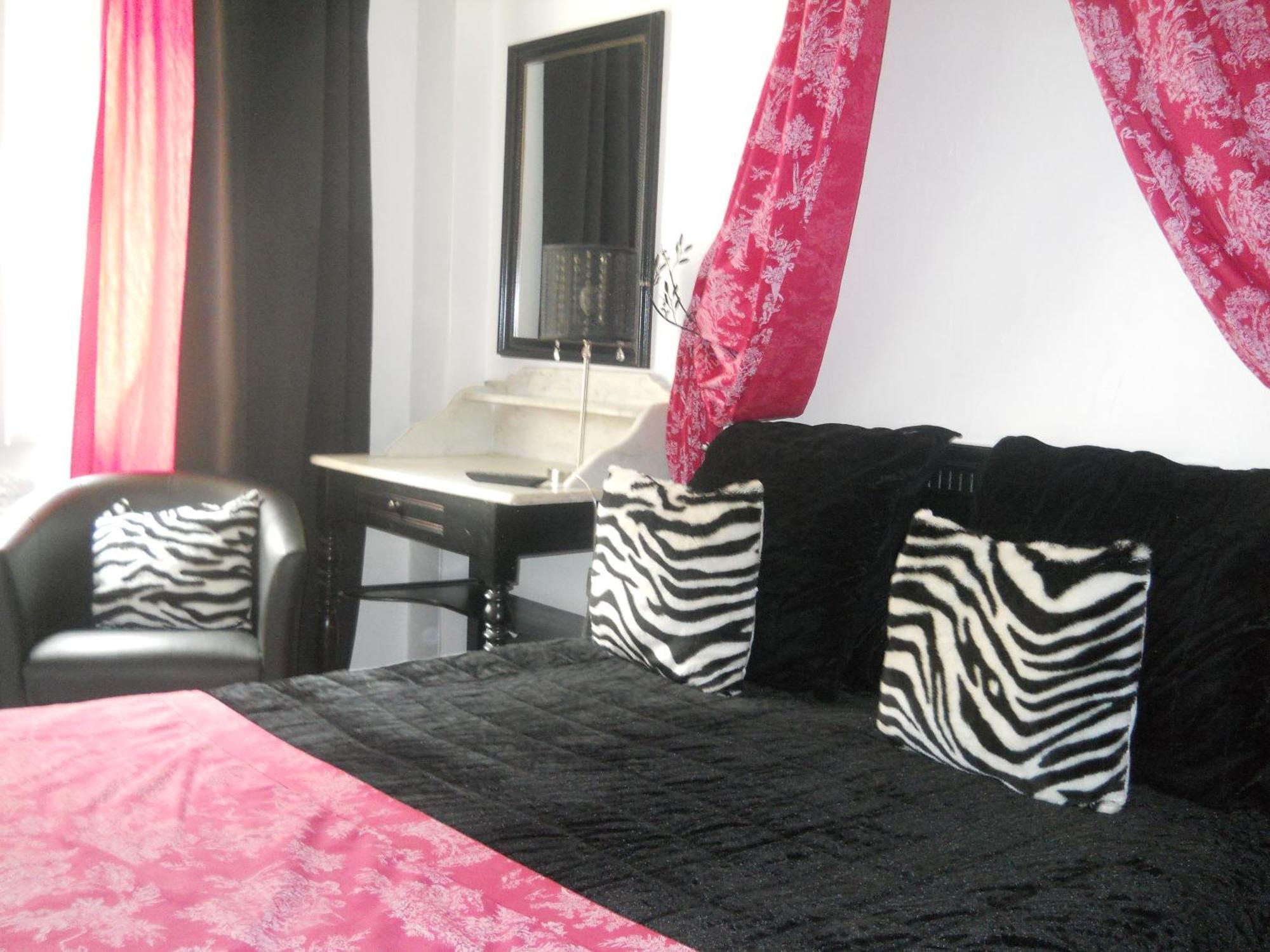 Hotel Boutique Saint-Louis Lisieux Luaran gambar